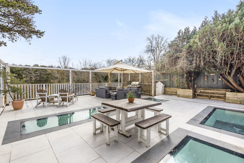 Roof Terrace- click for photo gallery